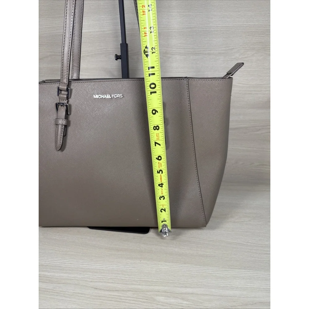 MICHAEL KORS Saffiano Taupe Leather Bag/Satchel with‎ Top Handle~EUC Silver